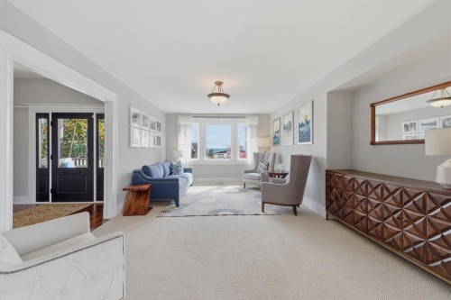 424 Keith Road E, North Vancouver, BC 