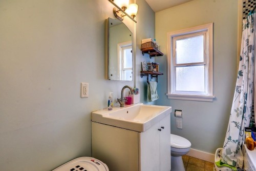 2016 48Th Avenue W, Vancouver, BC 