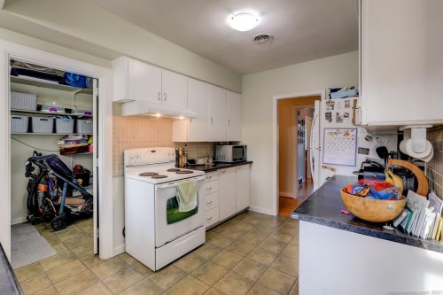 2016 48Th Avenue W, Vancouver, BC 