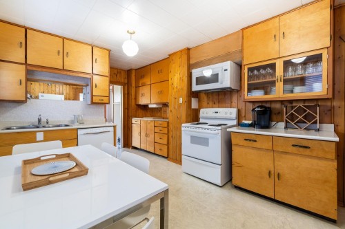 498 5Th Avenue E, Vancouver, BC 