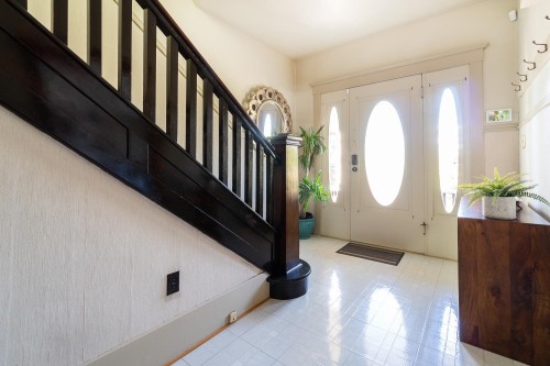 498 5Th Avenue E, Vancouver, BC 