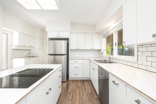 429 Newlands Road, West Vancouver, BC 