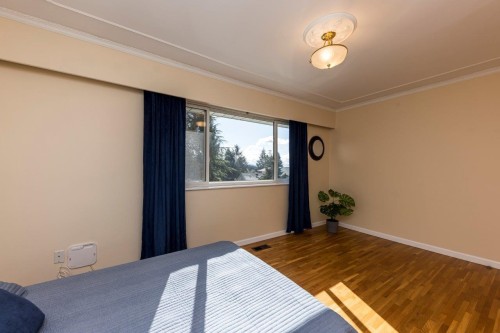 2094 Viewlynn Drive, North Vancouver, BC 