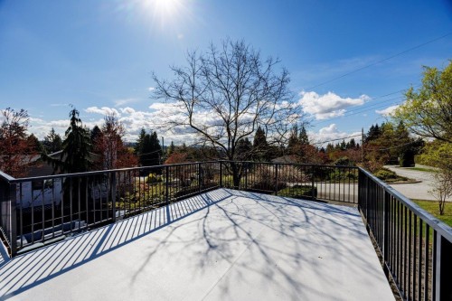 2094 Viewlynn Drive, North Vancouver, BC 