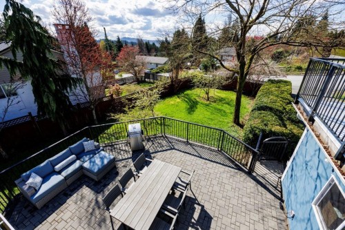 2094 Viewlynn Drive, North Vancouver, BC 