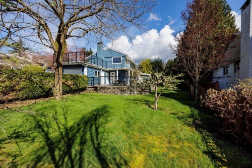2094 Viewlynn Drive, North Vancouver, BC 