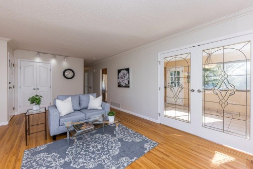 2094 Viewlynn Drive, North Vancouver, BC 