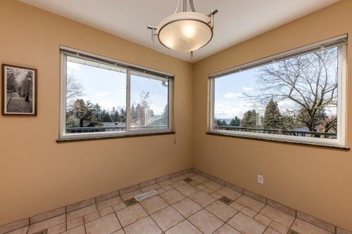 2094 Viewlynn Drive, North Vancouver, BC 