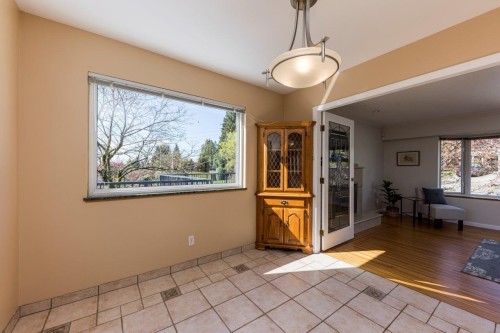 2094 Viewlynn Drive, North Vancouver, BC 