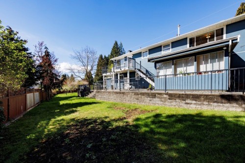 2094 Viewlynn Drive, North Vancouver, BC 