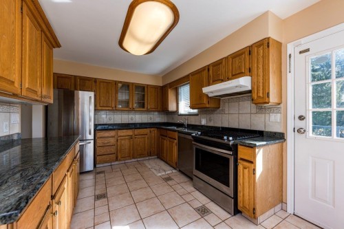 2094 Viewlynn Drive, North Vancouver, BC 