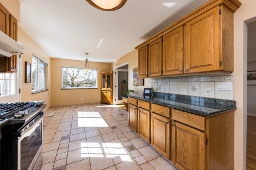 2094 Viewlynn Drive, North Vancouver, BC 