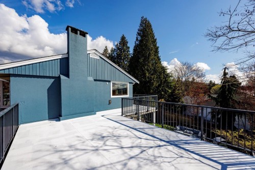 2094 Viewlynn Drive, North Vancouver, BC 
