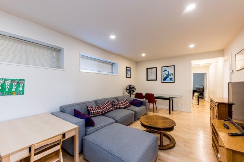 2094 Viewlynn Drive, North Vancouver, BC 