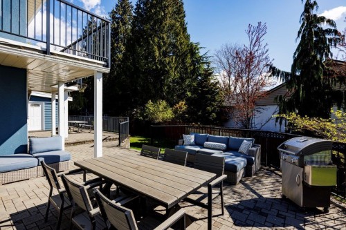 2094 Viewlynn Drive, North Vancouver, BC 