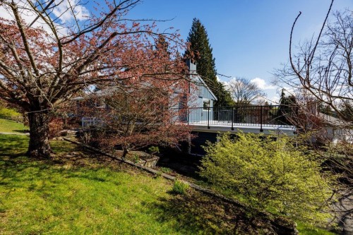 2094 Viewlynn Drive, North Vancouver, BC 
