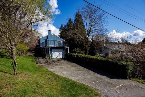 2094 Viewlynn Drive, North Vancouver, BC 