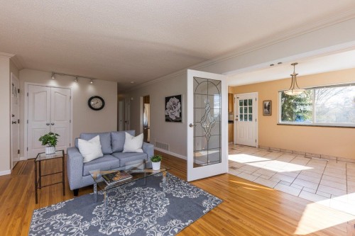 2094 Viewlynn Drive, North Vancouver, BC 