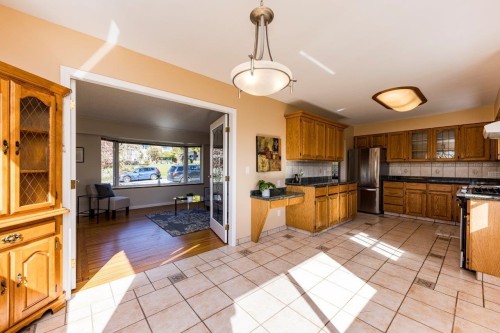 2094 Viewlynn Drive, North Vancouver, BC 