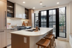 197 King Edward Avenue W Vancouver, BC V5Y 4B4