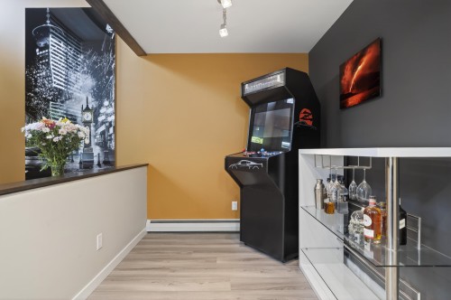 112 1St Avenue W, Vancouver, BC 