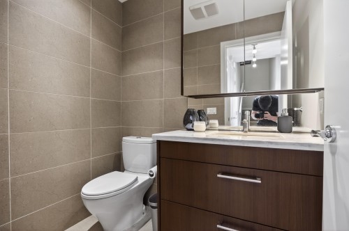 112 1St Avenue W, Vancouver, BC 