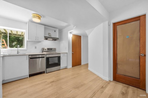 4578 Capilano Road, North Vancouver, BC 