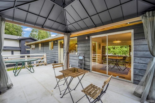 4578 Capilano Road, North Vancouver, BC 