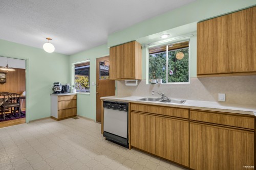 4578 Capilano Road, North Vancouver, BC 