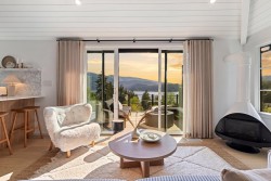 2375 Caledonia Avenue  North Vancouver, BC V7G 1T8