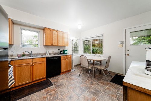 7475 Knight Street, Vancouver, BC 