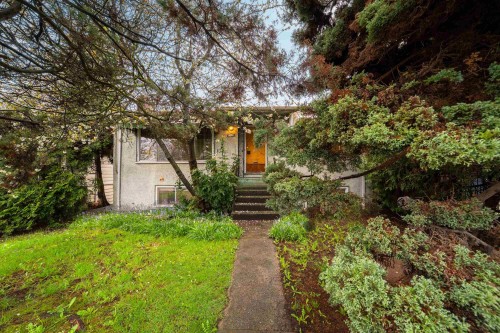7475 Knight Street, Vancouver, BC 
