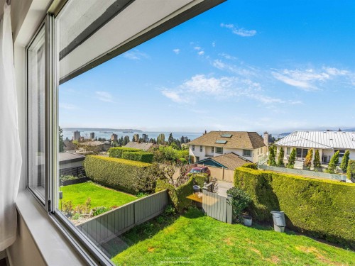 1405 20Th Street, West Vancouver, BC 