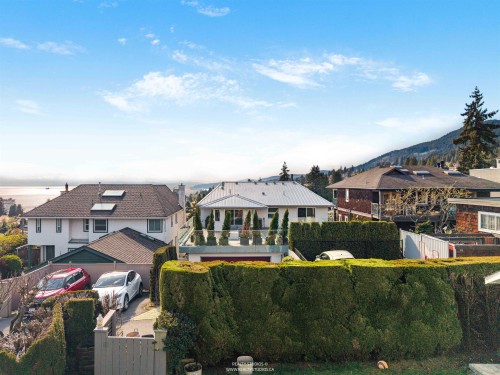 1405 20Th Street, West Vancouver, BC 
