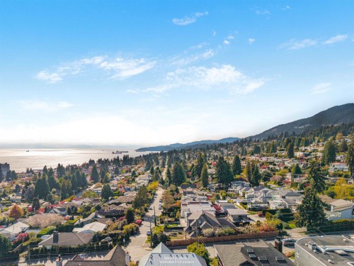 1405 20Th Street, West Vancouver, BC 
