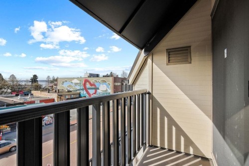 1465 Clyde Avenue, West Vancouver, BC 