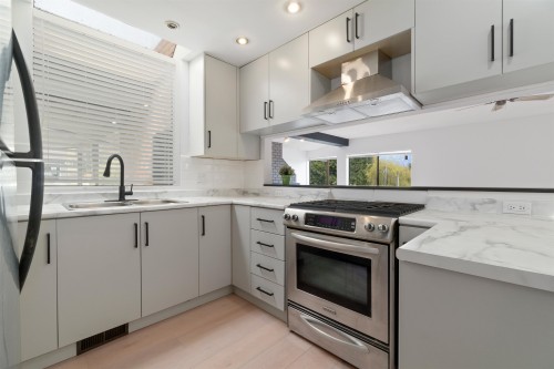 1177 15Th Street E, North Vancouver, BC 