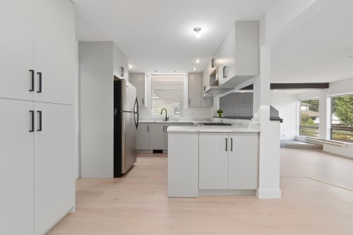 1177 15Th Street E, North Vancouver, BC 