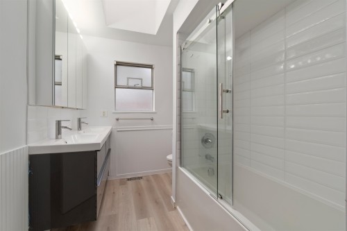 1177 15Th Street E, North Vancouver, BC 