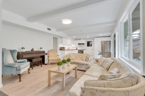 1177 15Th Street E, North Vancouver, BC 