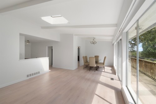 1177 15Th Street E, North Vancouver, BC 