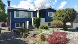 4829 Colbrook Court Burnaby, BC V5G 3Y3