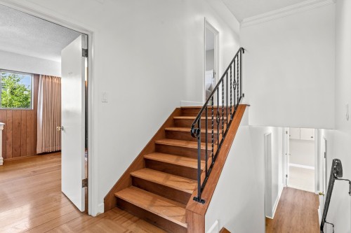 1211 Chartwell Drive, West Vancouver, BC 