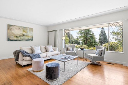 1211 Chartwell Drive, West Vancouver, BC 