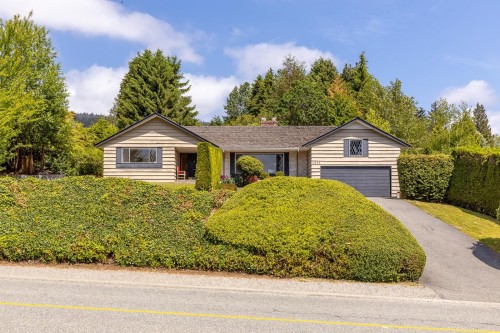 1211 Chartwell Drive, West Vancouver, BC 