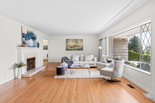 1211 Chartwell Drive, West Vancouver, BC 