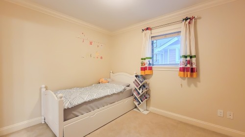 203 18Th Street E, North Vancouver, BC 