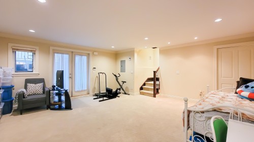 203 18Th Street E, North Vancouver, BC 