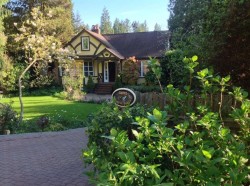 5692 Marine Drive  West Vancouver, BC V7W 2R6