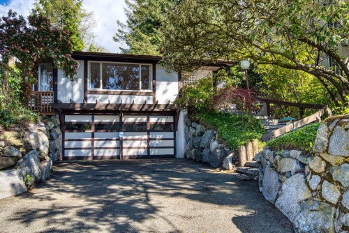 2493 Haywood Avenue  West Vancouver, BC V7V 1Y2